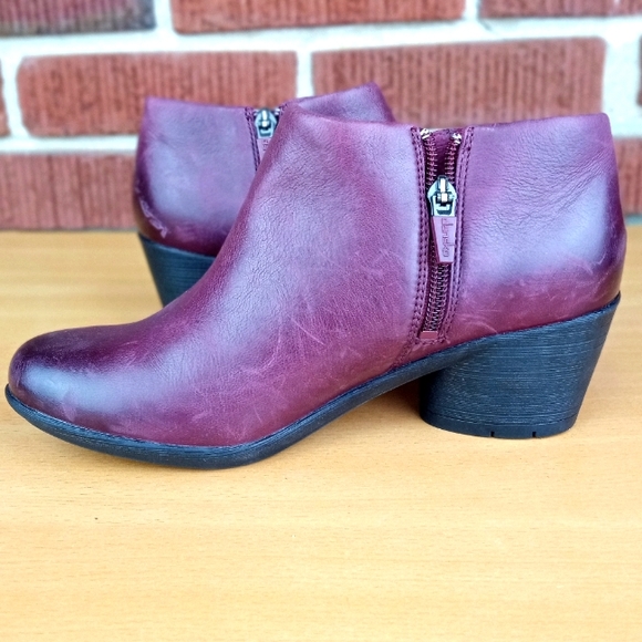 NWT DANSKO 'Raina' Genuine Leather Ankle Boot in Plum Sz. 36 - Picture 4 of 7